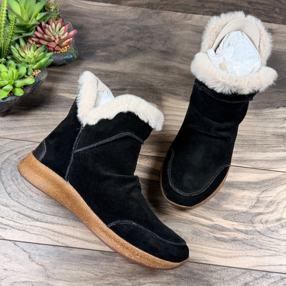 NIB Taos Future Mid Ankle Boots Comfort Booties 8M Black Suede Faux Fur Lined